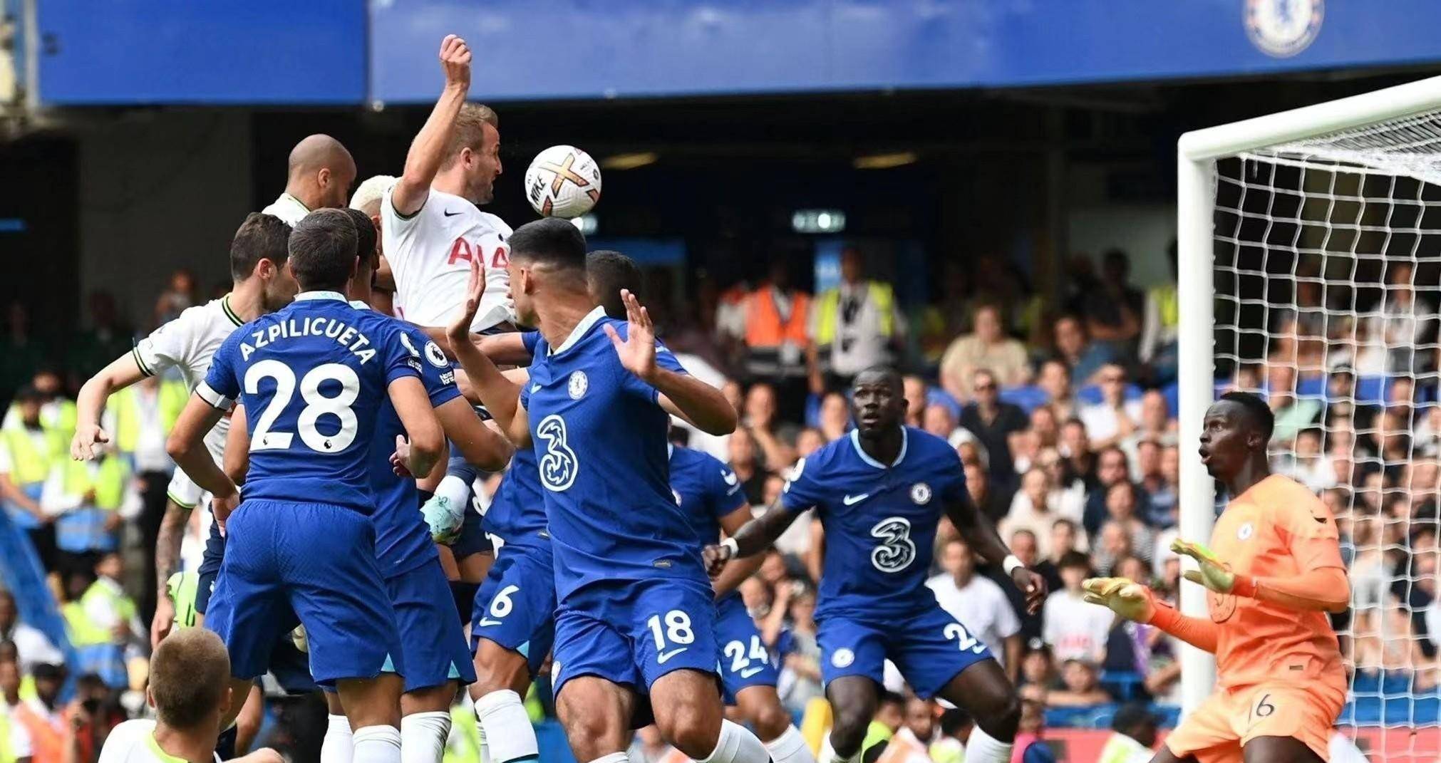 赛场上抢断 赛场上抢断