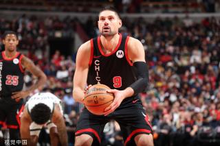 国际足坛中 国际足坛中