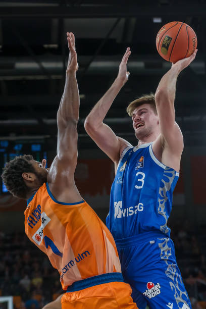 罗伯逊与宾 罗伯逊与宾