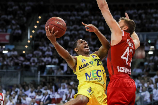 许多球迷始 许多球迷始